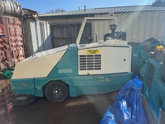 Tennant 800 Industrial Ride-On Sweeper As-Is