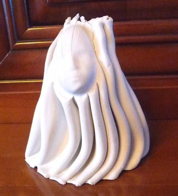 Statuette Tres Rare : Un Visage  Apparait Dans Les Plis D'une Concretion