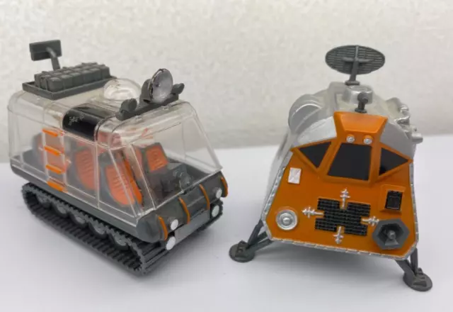 1998 Johnny Lightning Lost In Space Space Pod & Chariot Vehicles Playing Mantis 1998 Johnny Lightning Lost In Space Space Pod & Chariot Vehicles Playing Mantis