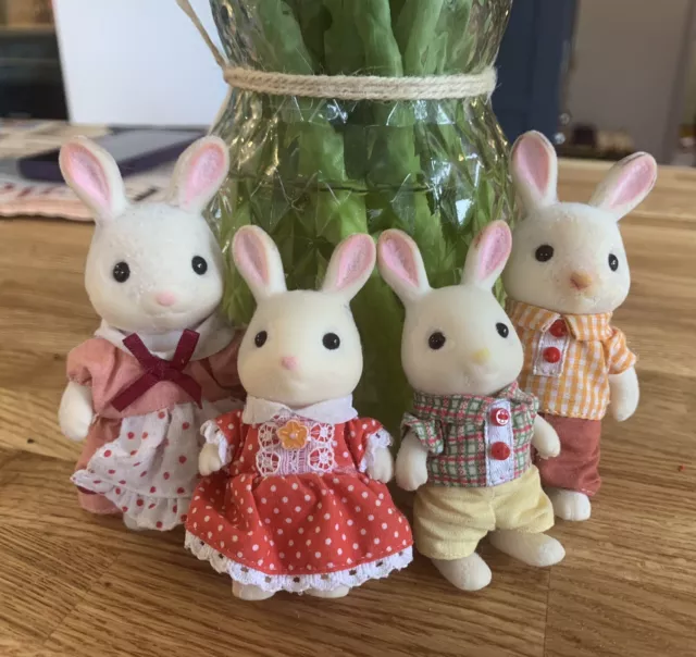 Sylvanian Families Chocolate Rabbit Family, Fur is very scratched, not as soft