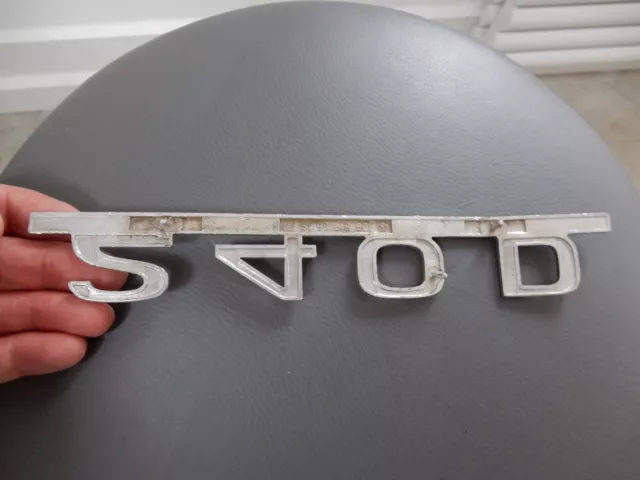 Mercedes W123     240 D  BADGE      TO RESTORE AUTOMOBILIA 2