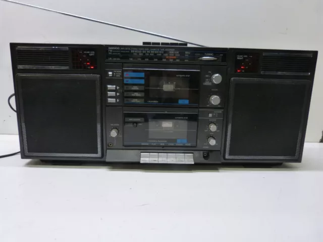 vintage collection DAEWOO JCB-110W Stereo Radio Dual Cassette Recorder Boom box