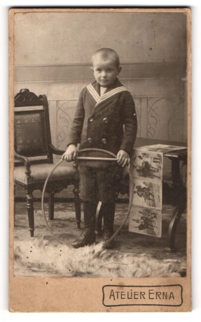 Fotografie Atelier Erna, Düsseldorf, Portrait kleiner Junge im Matrosenanzug mi