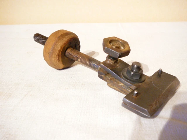 ETAU OUTIL ANCIEN étau de serrage à mains ( réf N°8 ) EUR 25,00