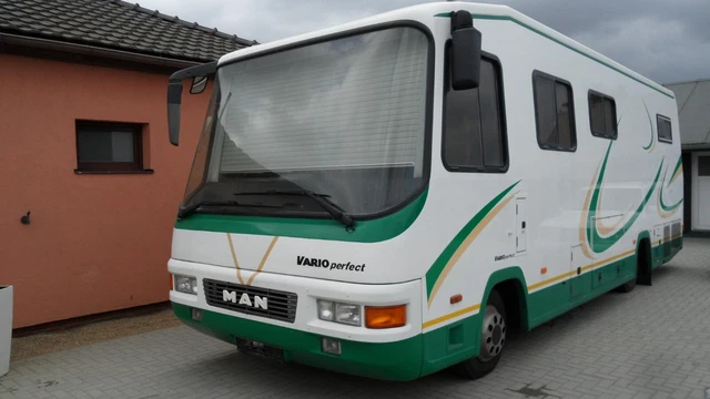 vario perfekt 800 mit 7,5 kw Diesel Notstromaggregat - Markise - WC mit Dusche,
