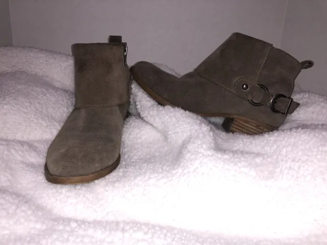 Reba Whisper Taupe Ankle Boots Buckle Zipper 6M