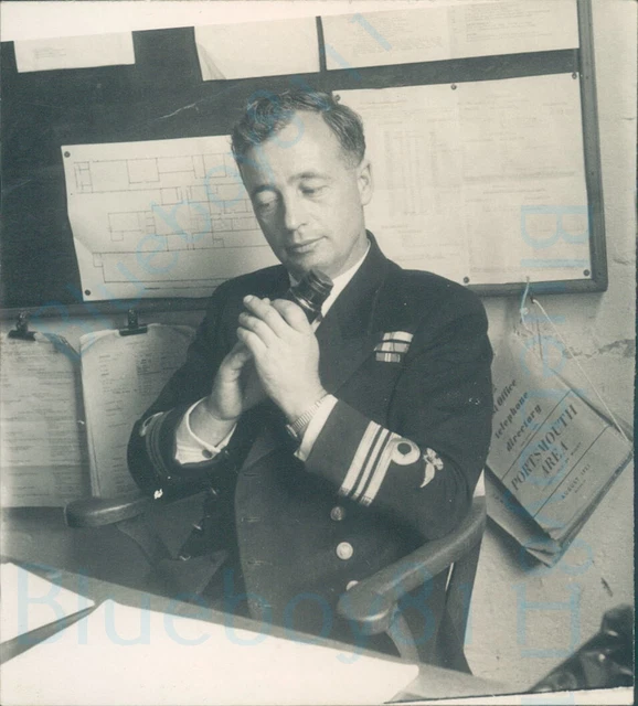 ROYAL NAVY OFFICER Lieutenant Commander Johnson in office 3.5*3.25