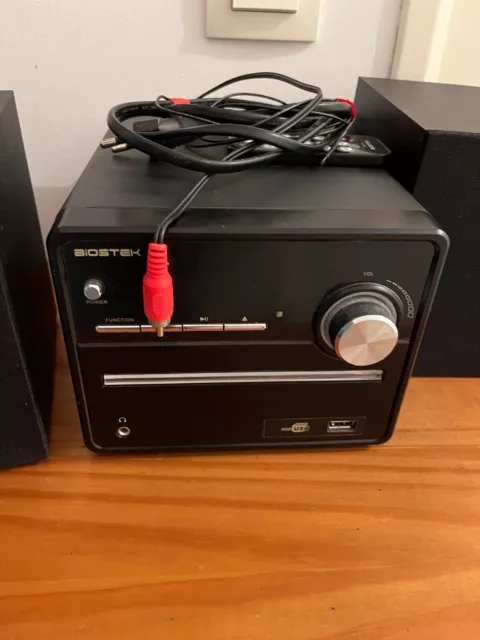 mini chaîne hifi Biostec avec télécommande et baffles