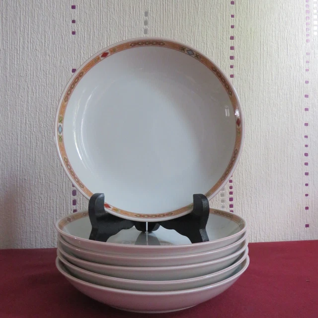 6 Assiettes creuses en porcelaine de Limoges Paniers fleuris, fruits