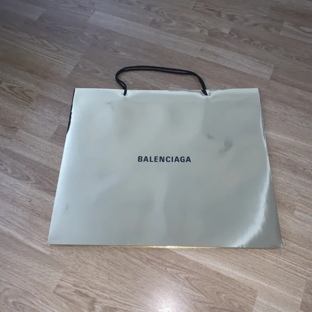Balenciaga's Latest Shopping Bag Costs $1,800 | Balenciaga shopping bag,  Bags, Balenciaga