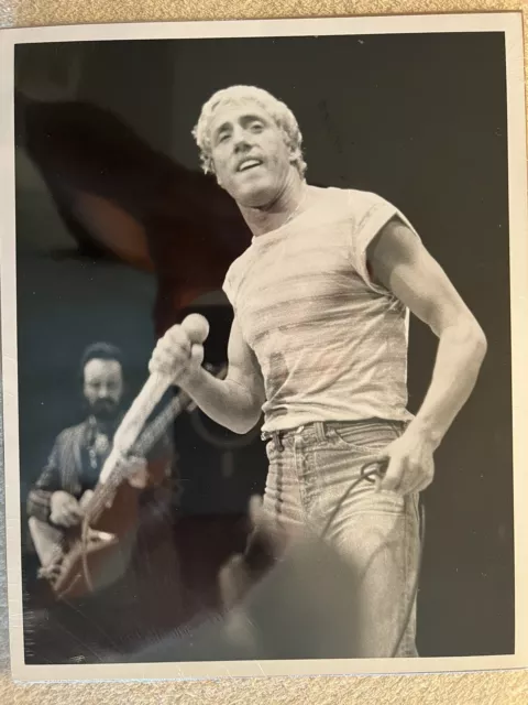 Roger Daltrey The WHO Rare Live Concert Black And White Photo FREE SHIPPING