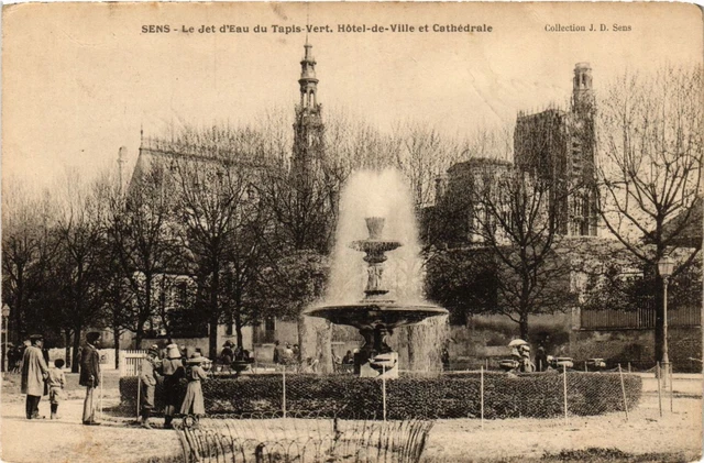 CPA AK SENS - Le Jet d'Eau du Tapis-Vert Hotel-de-VILLE et Cathédrale (358633)