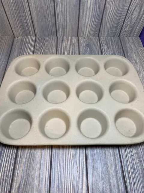 https://www.picclickimg.com/3NgAAOSwk~Vkix8V/The-Pampered-Chef-12-Muffins-Cupcake-Pan-Family-Heritage.webp