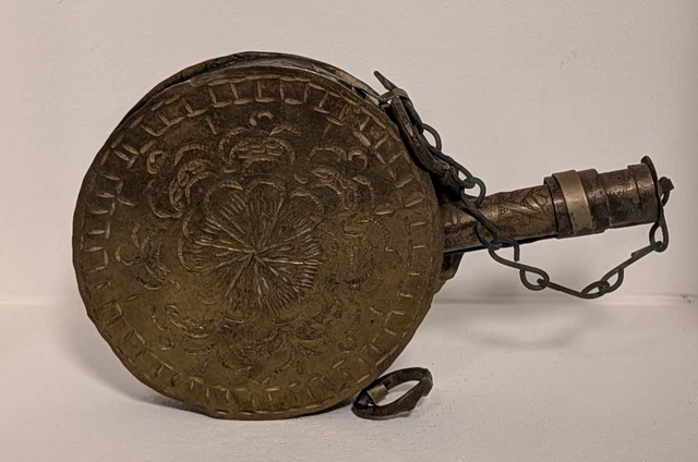 Ancienne Poire à Poudre En Cuivre - Accessoire De Chasse, Vénerie Ou Militaria