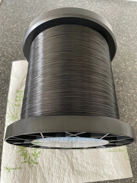 DAM MAD D-Fender Titanium Monofil Schnur – Bis 1600m, 0,28-0,40mm, Inkl. 2x Mantikor Knicklichter