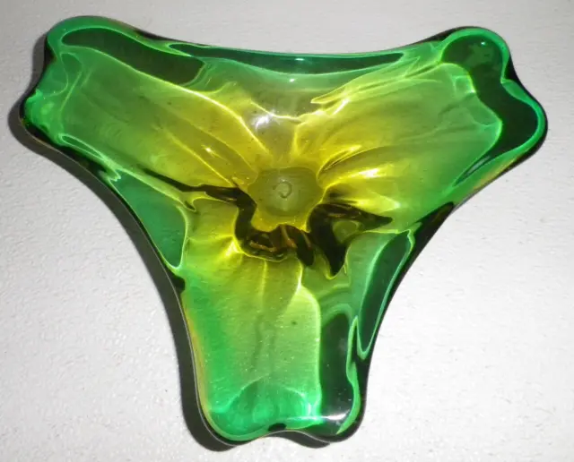 Art Glass Bowl Candy Dish Hand Blown Vtg Green Tri Point  MCM 10.5"