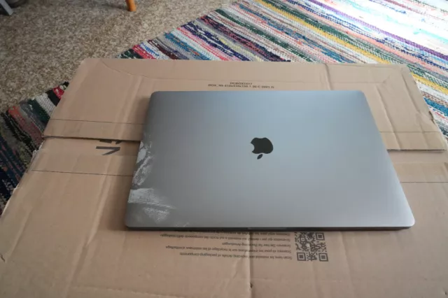 Apple MacBook Pro 15 Zoll (512GB SSD, Intel Core i9 9. Gen, 4,80GHz, 16GB)...