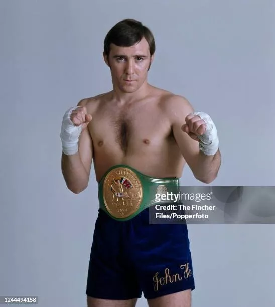 John H STRACEY-British Boxer -Welterweight World Champion -Signed card