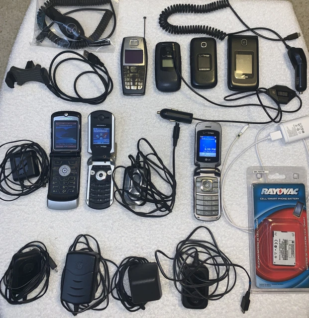 Huge Lot Of Flip Phones-LG, Motorola, ANS, Samsung, Chargers ETC 3 Phones Work