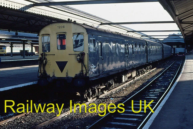 RAILWAY PHOTO - class 206 Tadpole stands in Basingstoke bay at Reading ...