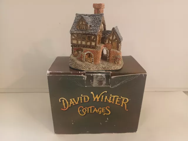 David Winter Cottages " The Bakehouse " Handmade Comes With Certificate & Box