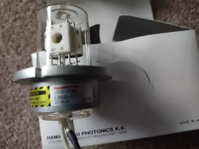 Pre-owned Hamamatsu L2D2 Type L9626-01 Deuterium Lamp Bulb
