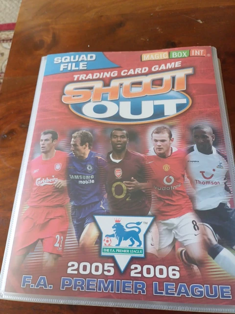 Un quasi set di carte calcio e raccoglitori 2005-2006