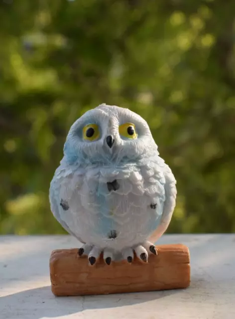 Búho blanco sobre madera Figura en miniatura II Artículo de decoración para...