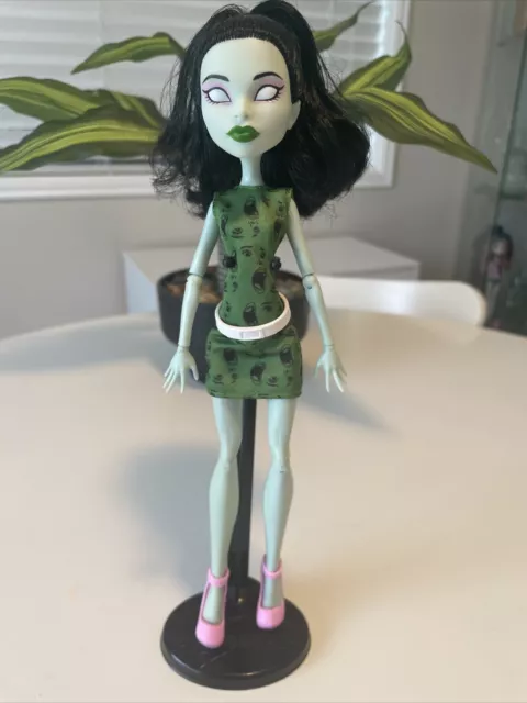 Monster high We Are Monster High Student Disembody Council Scarah Screams Doll