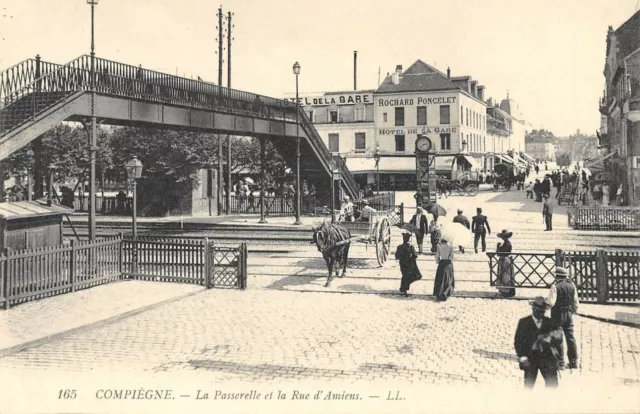 Cpa 60 Compiegne La Passerelle Et Rue D'amiens