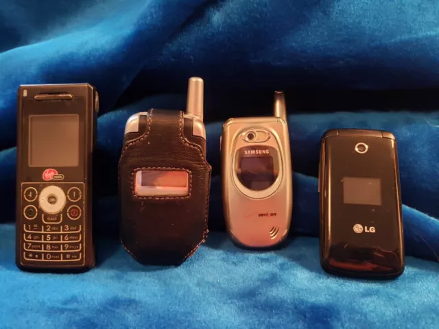 1990-2000's Glammed Flip Phone🎀!  Vintage phones, Flip phones, Retro phone