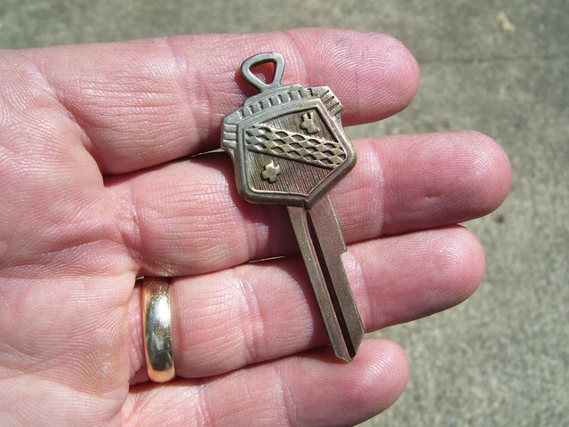 Antique nos GM Buick uncut key blank auto part street rod 1949-59 roadmaster oem