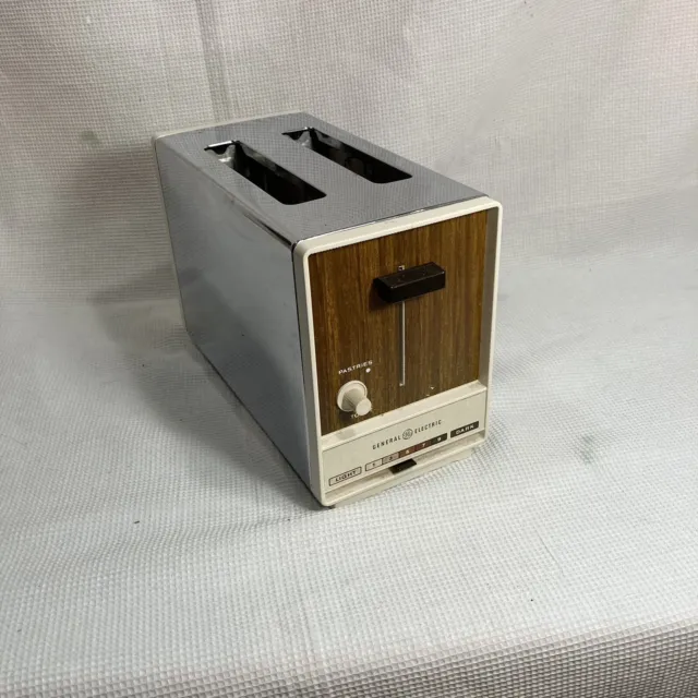 Vintage General Electric 2 Slice Toaster #A10T86 900 Watt Wood Grain