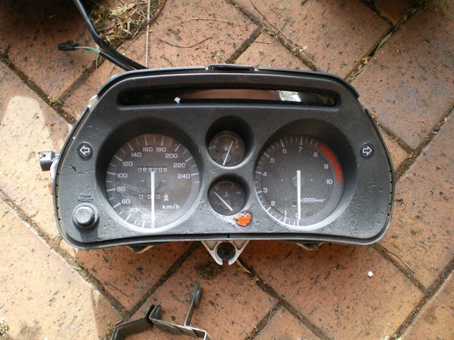 st1100 Dash Instruments