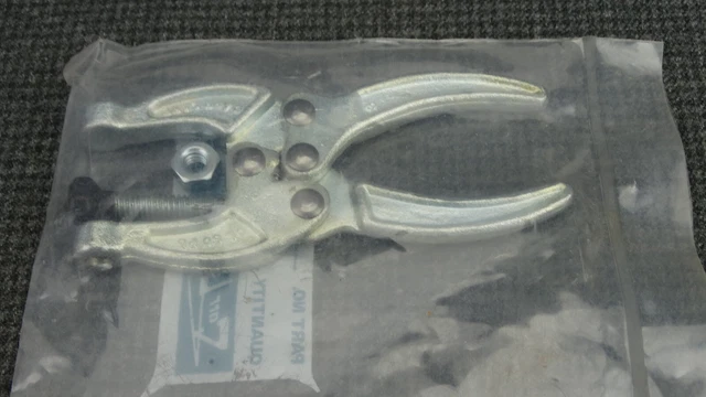 (B3) Carr Lane welding locking clamp / Hand vise New in Pack