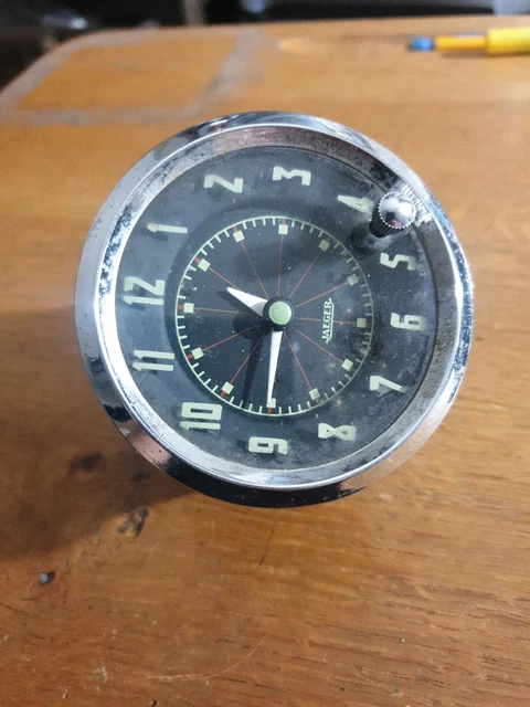 Montre jaeger online voiture ancienne