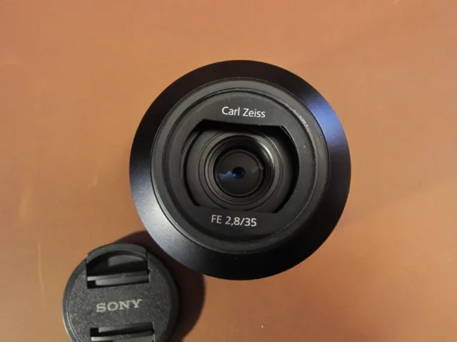 Sony Sonnar Carl Zeiss 35mm f/2.8 ZA Wide Angle Lens. Full-Frame Autofocus Lens
