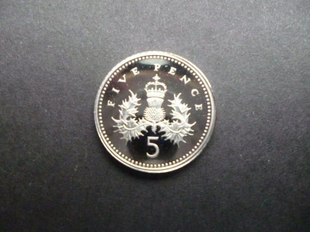 2007 QUEEN ELIZABETH 2Nd Proof 5P Coin (Smaller Type) Housed In A New ...