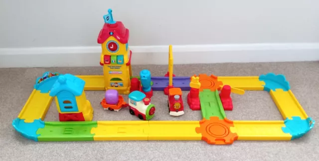 VTech Toot-Toot Train Station with track & 2 trains (1 motorised).