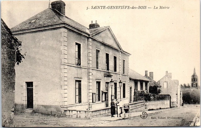 45 SAINT GENEVIEVE DES BOIS - the town hall.