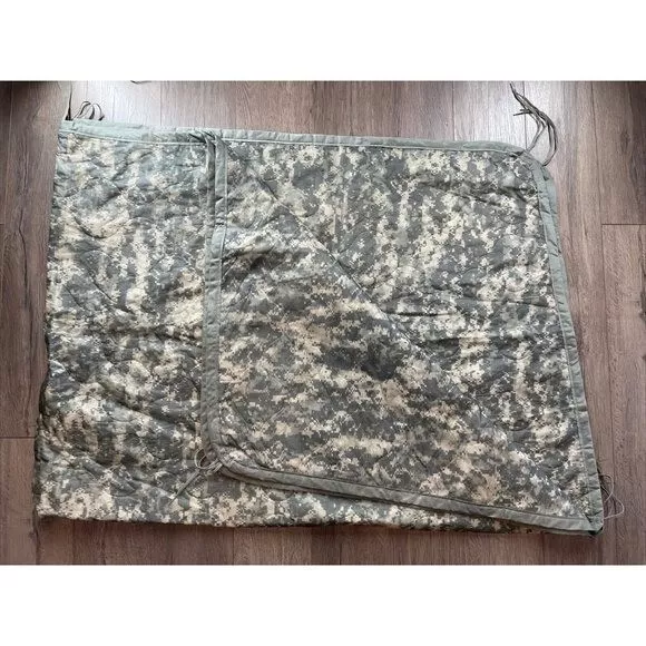 Digital Camo Military Poncho Liner Blanket Woobie Wet Weather CLEAN Digital Camo Military Poncho Liner Blanket Woobie Wet Weather CLEAN