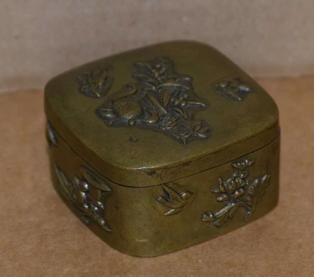 Boîte à Pilules Ancienne En Laiton Gravé - Artisanale - Inde Début 1900 - Objet De Collection