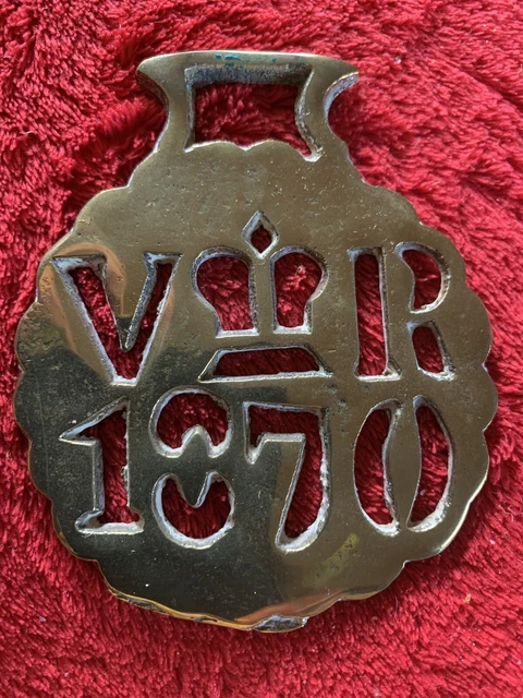 Médaillon De Bride Cheval V R 1870 - Laiton Couronne Victoria Vintage UK