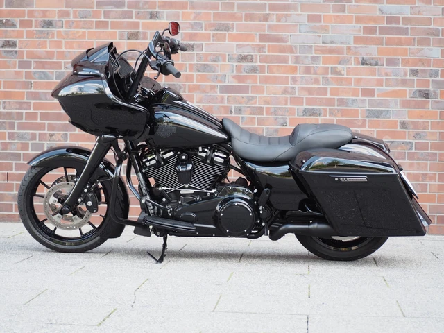 Harley-Davidson Road Glide Shiny Black Bagger Customized by Bad Ass Motorcycles