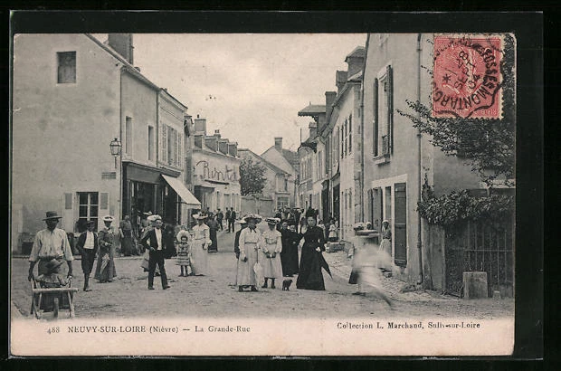 CPA Neuvy-sur-Loire, La Grande-Rue, view from rue 1904