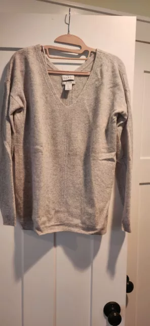 Nicole Miller 100% Cashmere Women's Grey Sweater  Size XS