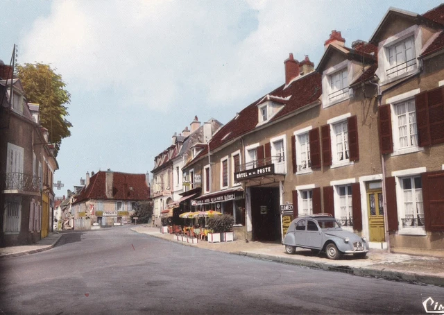 Carte postale 10x15cm postcard VARZY l'hôtel de la poste timbrée 1972