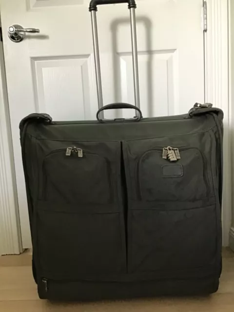 Tumi Alpha Extended Stay 24 In Hunter Green Rolling Garment Bag Very Nice Look!