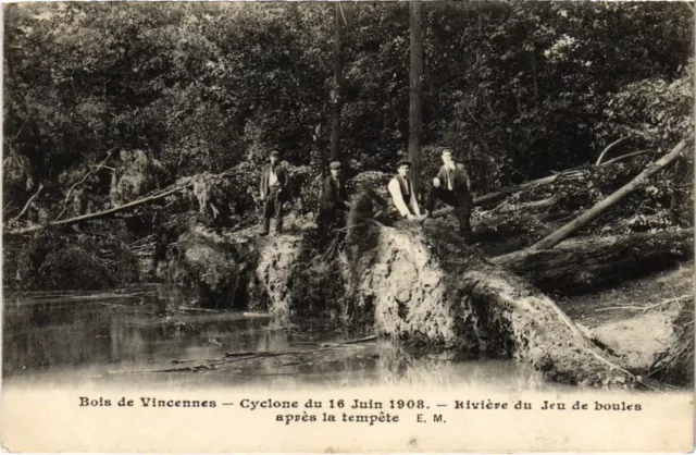 CPA Bois de Vincennes Riviere du Jeu de boules (1364334)