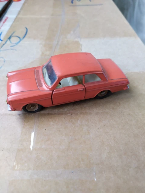Taunus 12M rouge de Dinky Toys Meccano Made in France, n°538 63 2